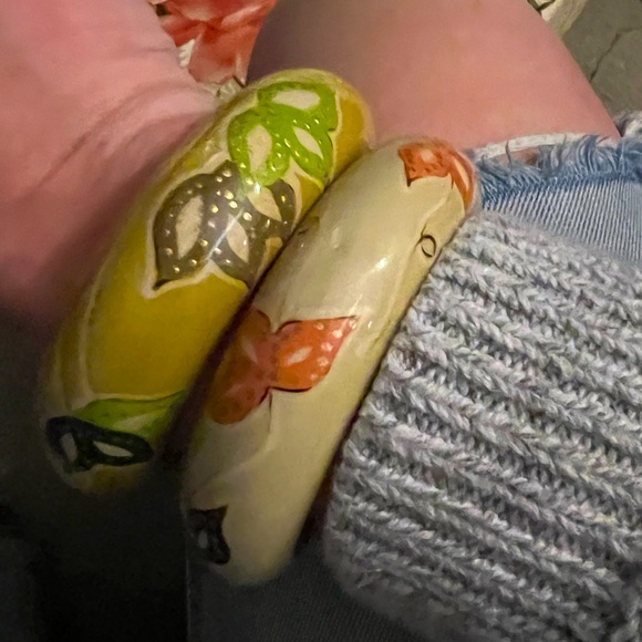 Two hand painted flower wooden bangle bracelets - Picture 5 of 5